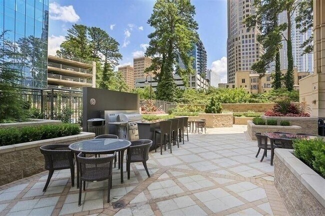 Building Photo - 2 Bedroom, 2 Bathroom Spacious Condo with Dining & Living Room within Heart of Buckhead