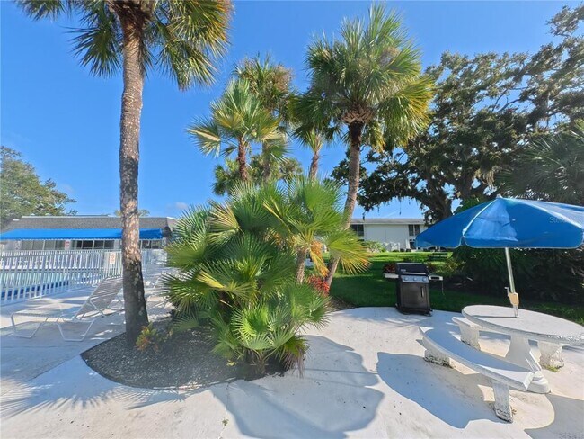 Building Photo - 102 47th Ave Dr W