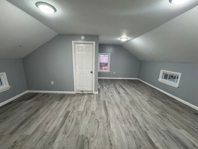 Building Photo - 414 N Bellinger St