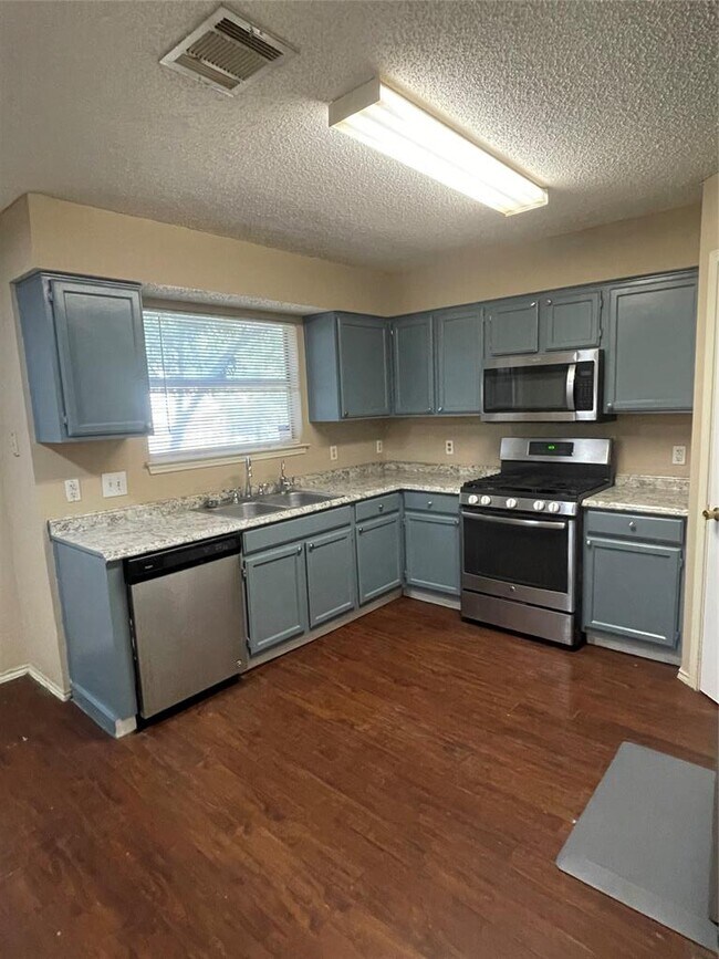Building Photo - 13912 Conner Downs Dr