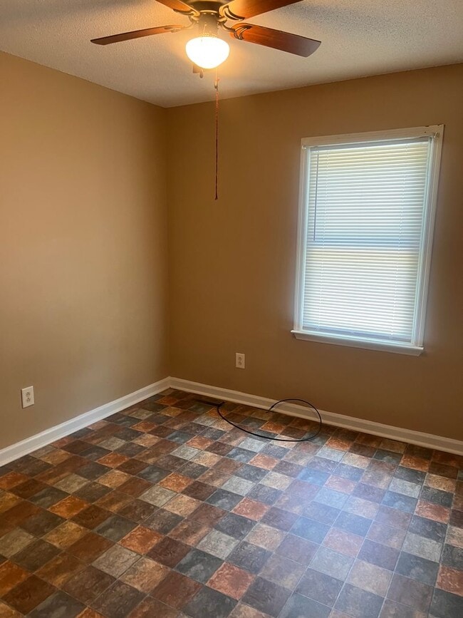 Building Photo - Two bedroom One Bath Single Family House