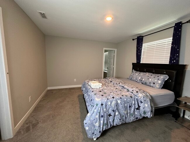 Building Photo - Big Danville Home Away From Home