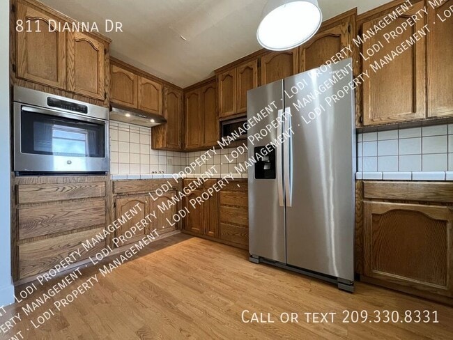 Building Photo - 811 Dianna Dr