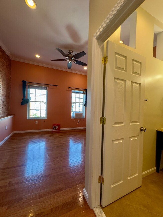 Building Photo - Charming 2BD/3BA Townhome in Highlandtown, Baltimore, MD!