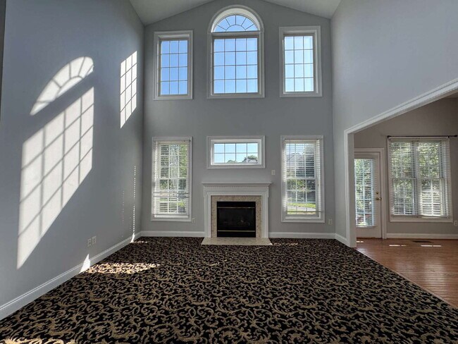 Building Photo - Spacious Elegance in Gated Piedmont!