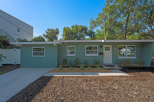 Primary Photo - 1810 E Robinson St