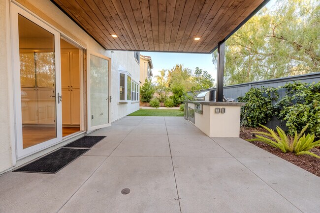 Building Photo - 3209 Rancho Reata