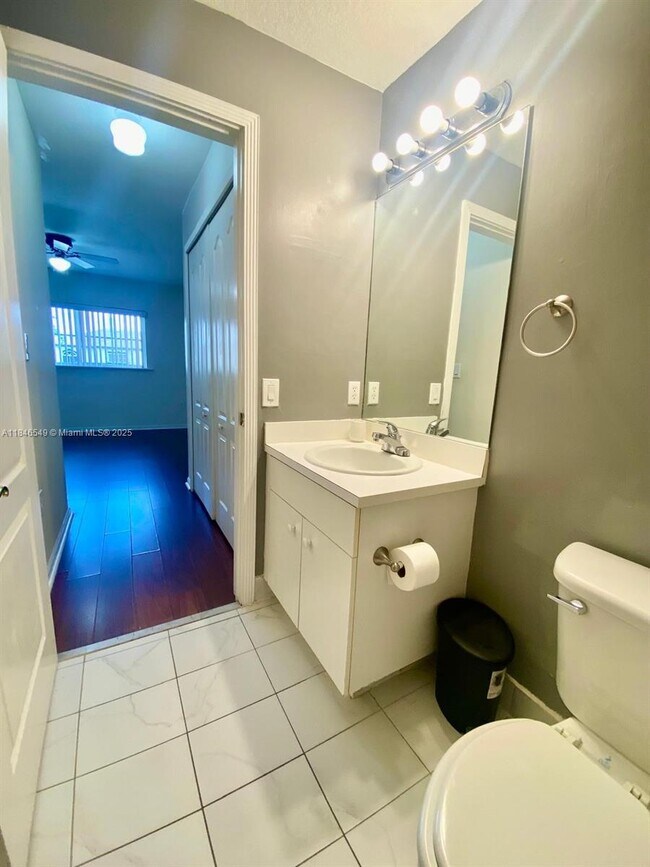 Building Photo - 12854 SW 49th Ct