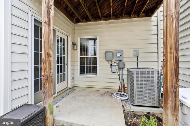 Building Photo - 9327 Hundith Hill Ct