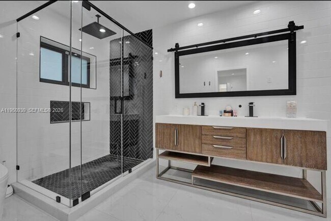 Building Photo - 5140 N 37th St