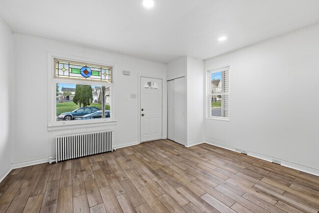 Building Photo - 1130 3rd St
