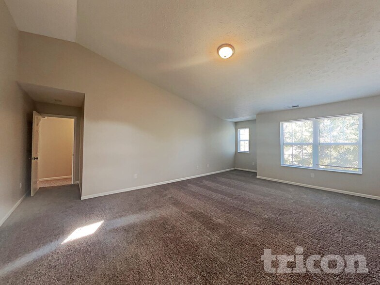 Building Photo - 1325 Yellowstone Cir