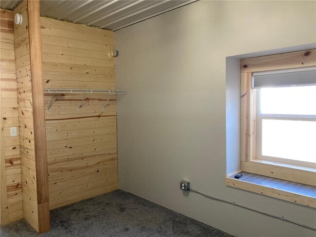 Building Photo - 219 6th St