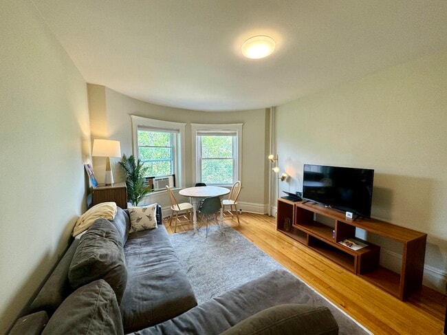 Building Photo - 176 Naples Rd