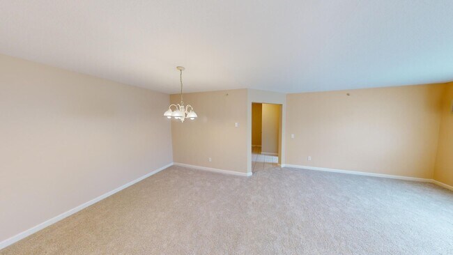 Building Photo - Excellent Canfield Location!! Very clean and well maintained 3 bedroom/2 Full Bath Condo.