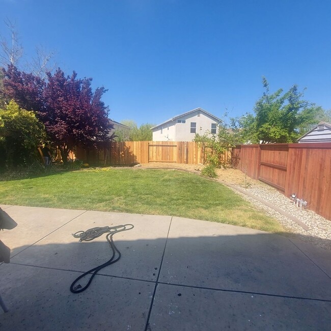 Building Photo - Natomas Park, spacious 3 bedroom with larg...