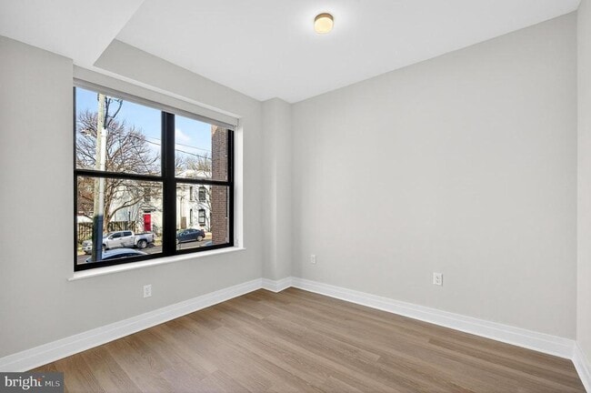 Building Photo - 811 S Columbus St