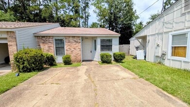 Building Photo - 8264 Continental Dr