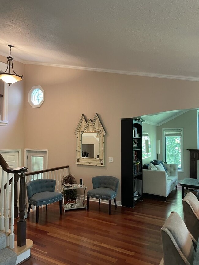 Building Photo - Spacious *2Bed*2.5 Bath over 1750 Sq Ft. Great location Avail Aug. 1.
