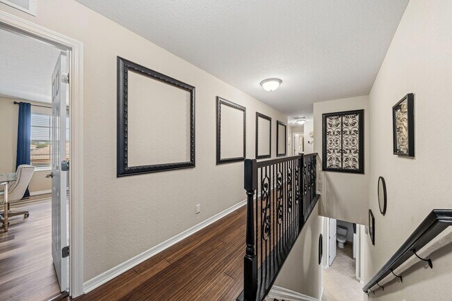 Building Photo - 10652 Ivanhoe Ln