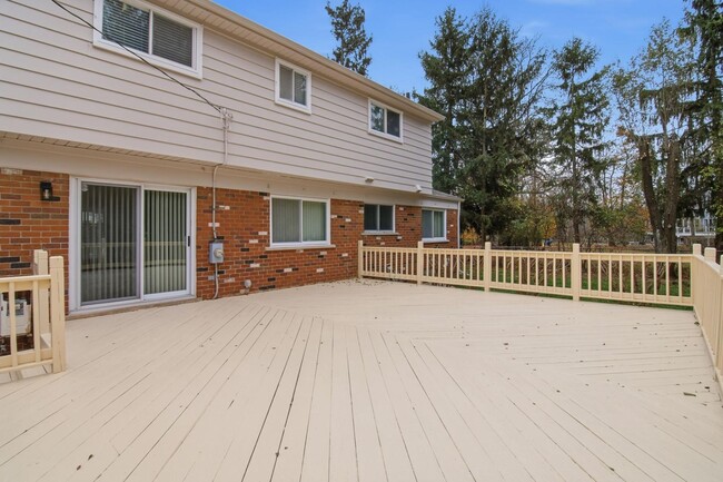 Building Photo - 32901 Blossom Ct