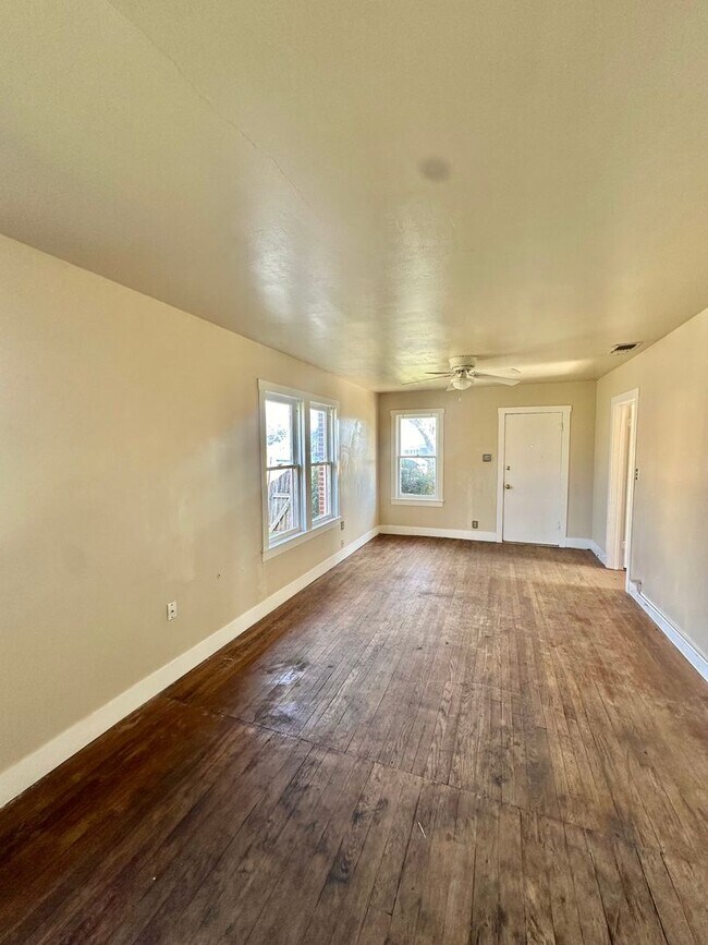 Building Photo - 3 Bedroom Available For Lease Near ASU!!!