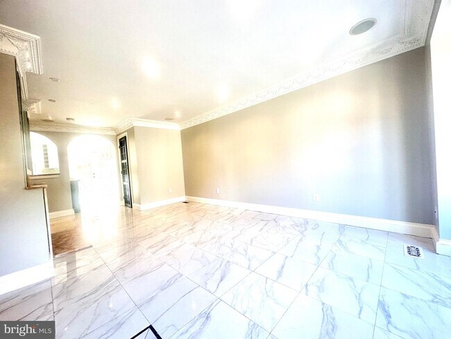 Building Photo - 7819 Colonial Springs Blvd