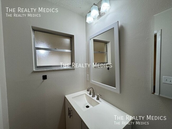 Building Photo - 218 Temple Cir