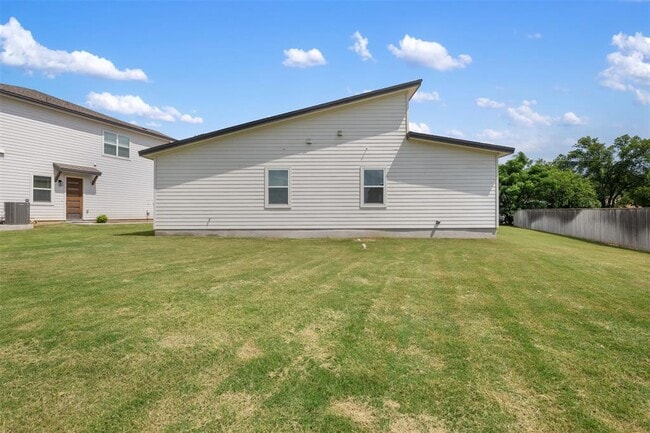 Building Photo - 212 E 20th St