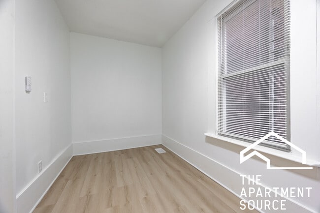 Building Photo - 2301 N Leavitt St