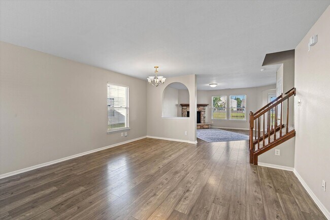 Building Photo - 898 Stonehurst Dr