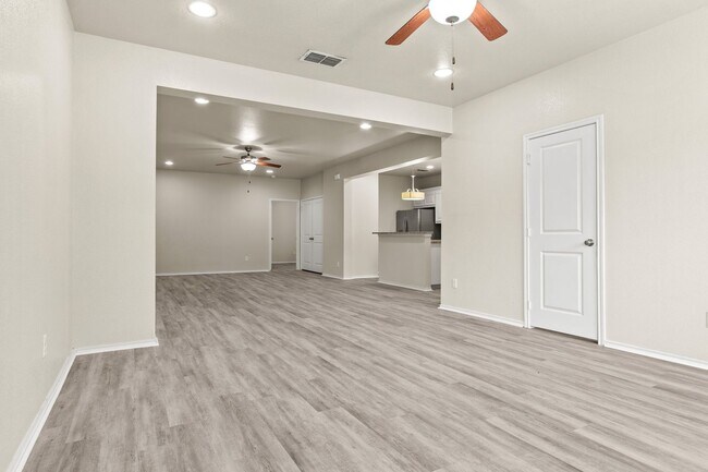 Building Photo - 2713 McCart Ave