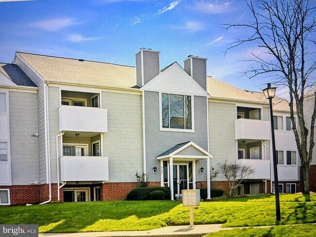 Building Photo - 2137 Wainwright Ct