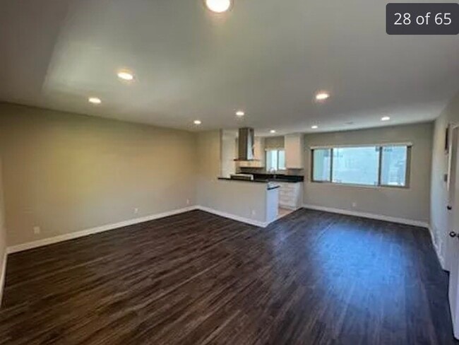 Building Photo - 7925 Vineland Ave