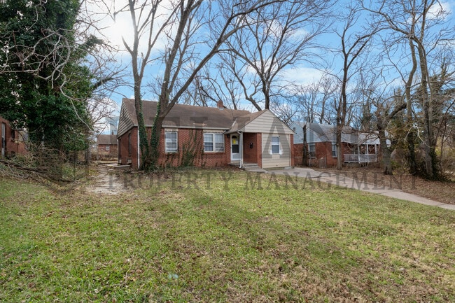 Building Photo - 3627 E 10th St N