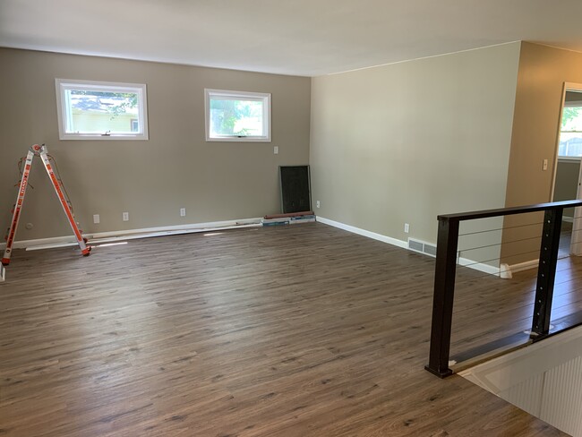 Building Photo - 215 Wedgewood Dr