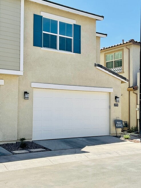 Building Photo - 2759 S Jackrabbit Dr