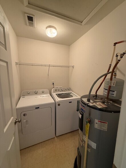 Building Photo - 853 Jarman Dr