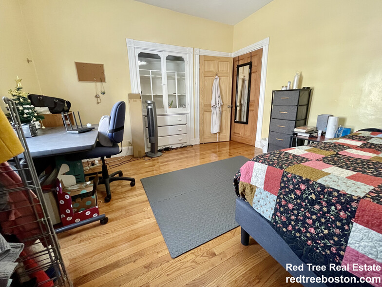 Building Photo - 46 Aspinwall Ave
