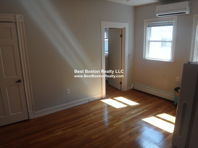 Building Photo - 20 JFK St. Unit 7