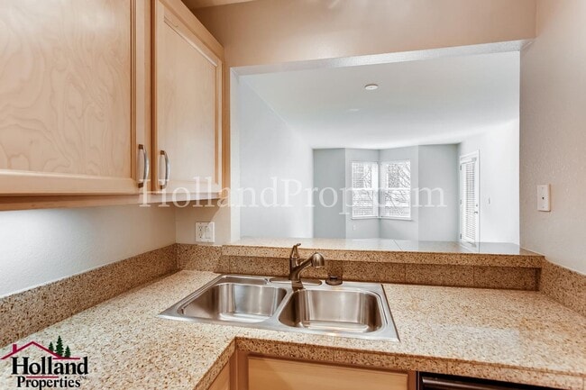 Building Photo - Modern 2-Bedroom Apartment in the Heart of Downtown NEW SUPER PRICE at $1,850!