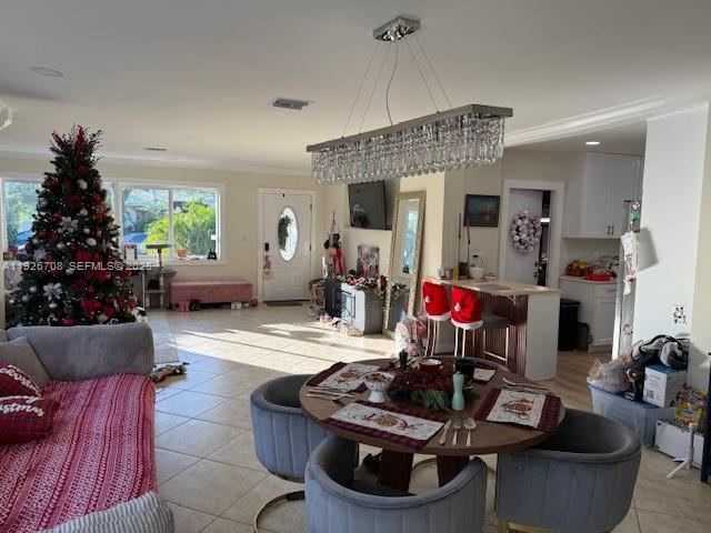 Building Photo - 9541 Carlyle Ave