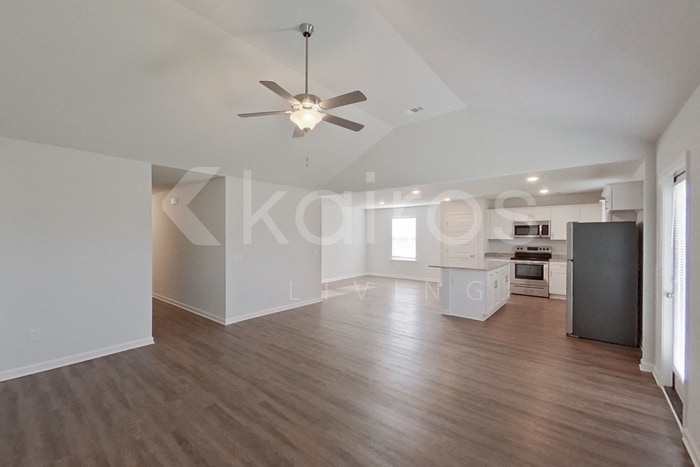 Building Photo - 137 Western Red Cedar Dr