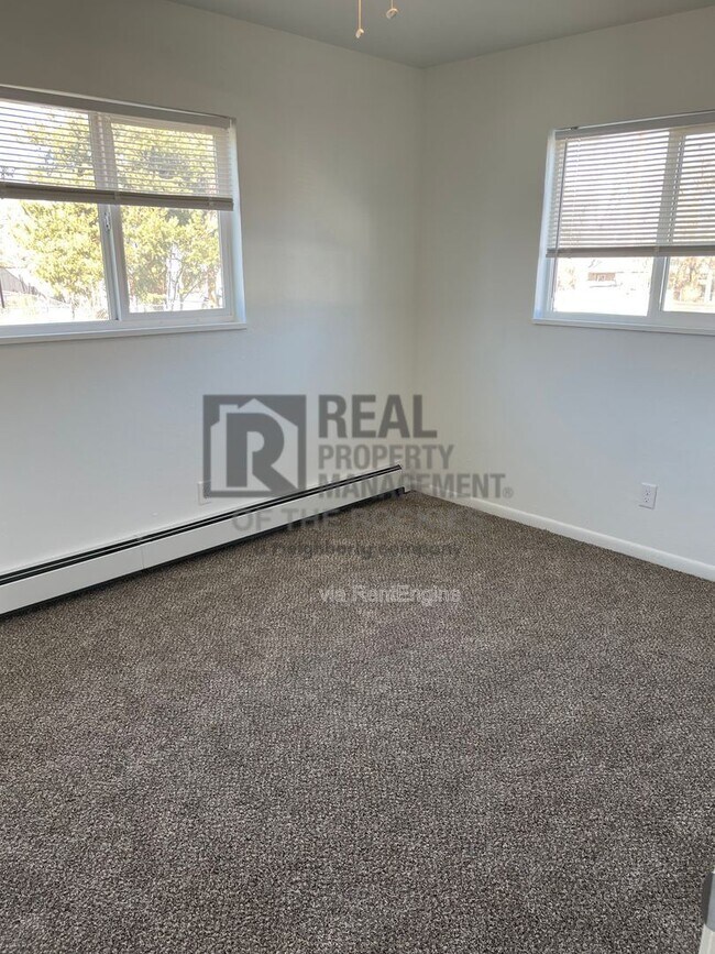 Building Photo - 833 30th Ave Ct