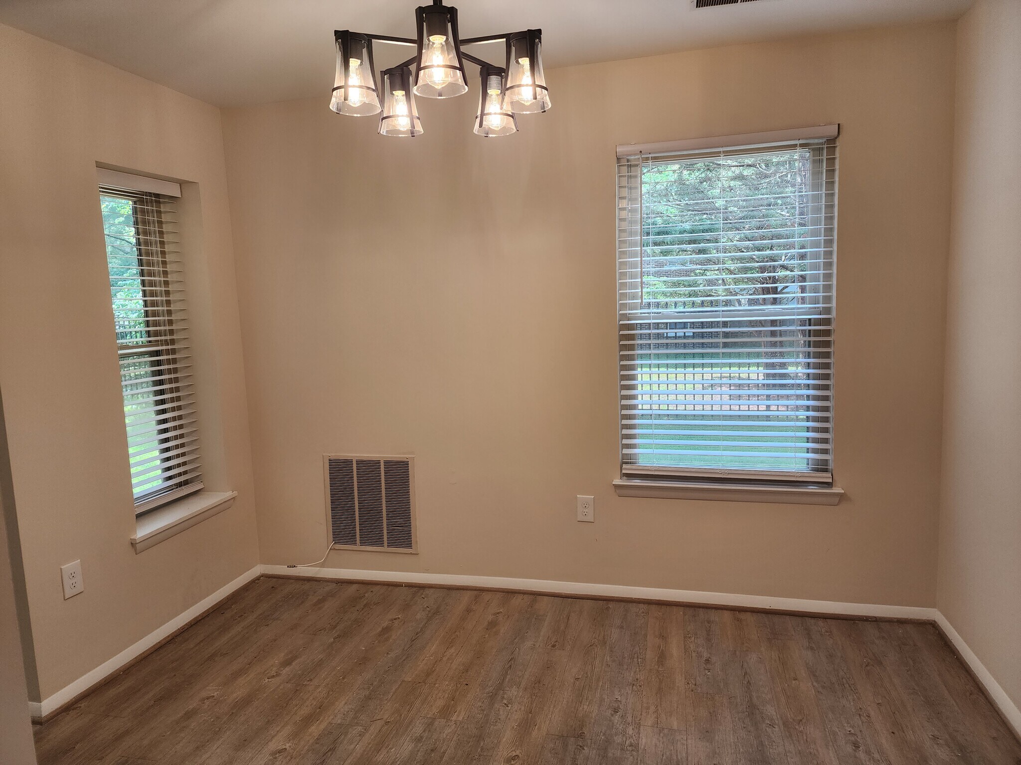 Dining with brand-new chandelier - 7908 Pearlbush Dr