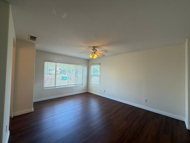 Building Photo - 1683 Falcon Peak St