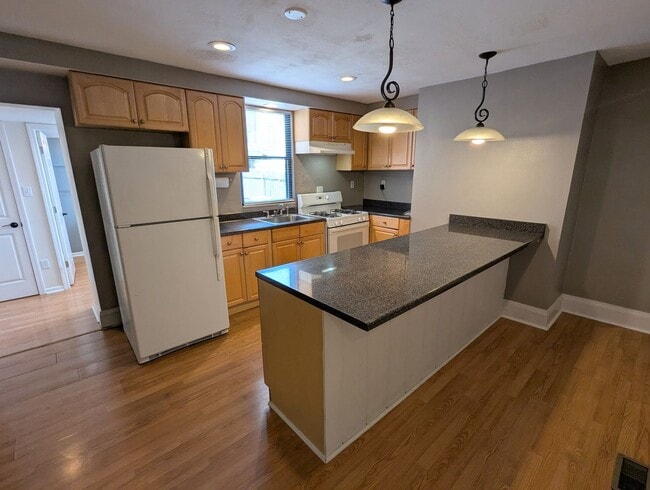 Building Photo - 2 Bedroom 1 Bathroom Single Family Home (S...