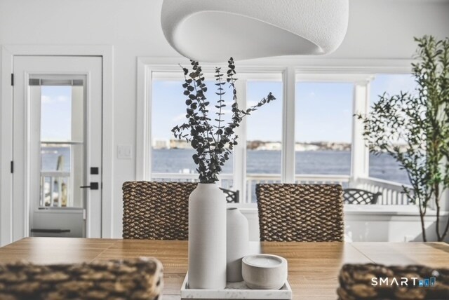 Building Photo - 352 Pequot Ave