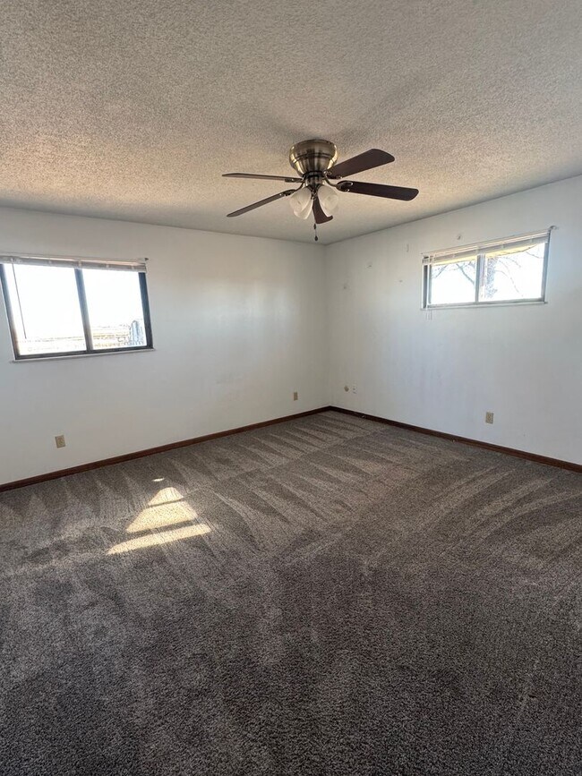 Building Photo - Country living at its best! Traditional farm house avail NOW