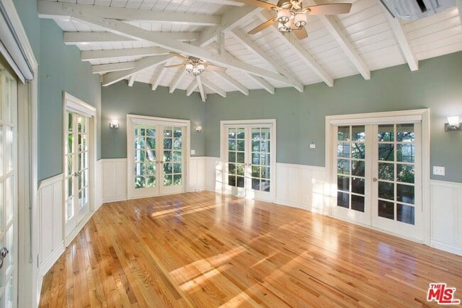 Building Photo - 3231 Coldwater Canyon Ln